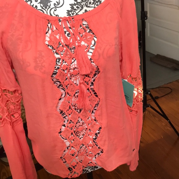 Top - Picture 2 of 5